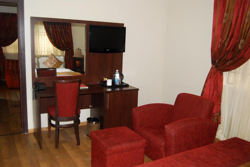 /web/uploads/116/Grand inn & Suites/room-photos/Royal Suite/grand inn royal.jpg